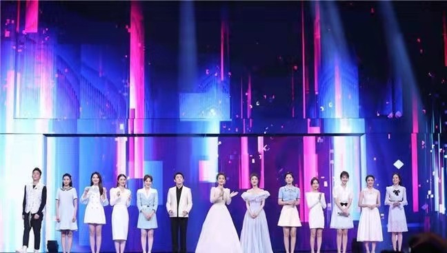 薇娅一年卖115亿，她不露脸也能月入300万，网红到底有多挣钱？