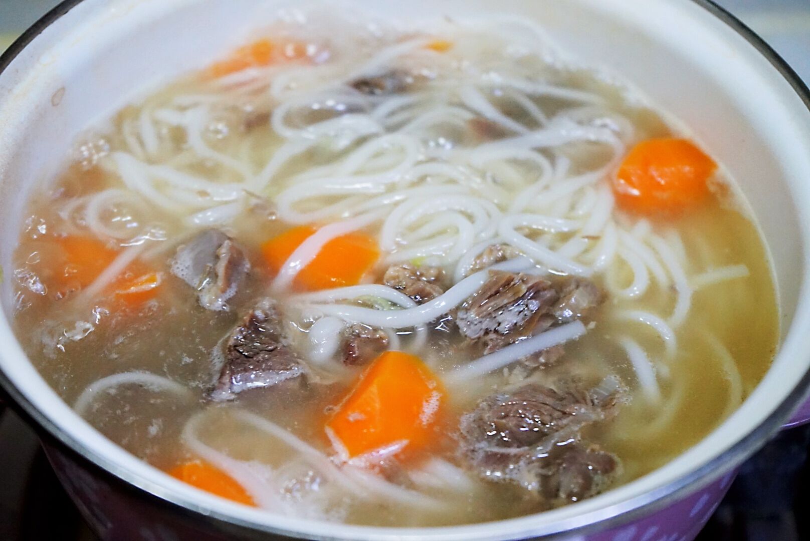 晚上多忙半小时，早餐我做的营养羊汤面才花十分钟，先生直夸真香