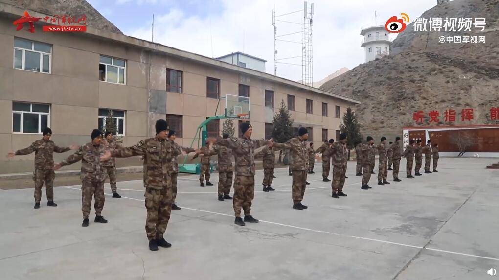 解放军特种部队配发的体能服,新式体能训练鞋配发到边防一线