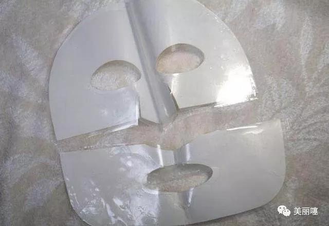 敷面膜时那层白色的纸要不要扔掉,有塑料纸的面膜的正确使用方法