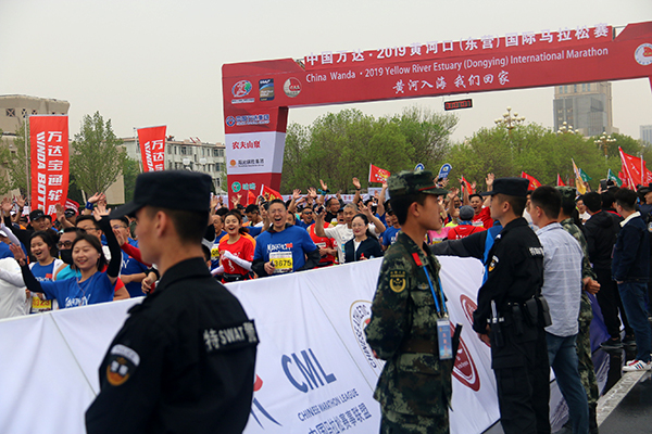 跑狐周记|北大博士半天走98800步惹争议波马慈善筹款创新高