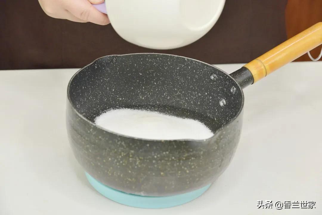 「香兰教程」熬糖版牛轧糖，这样做的牛轧糖好像草莓味的云朵