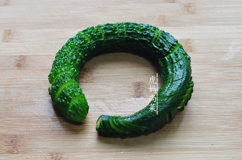 简单蓑衣黄瓜制作教程,不用刀的凉拌黄瓜