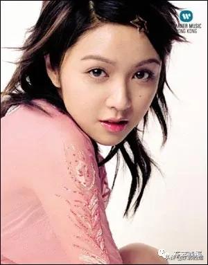 比迟了五年才道歉更让人迷惑的，是她的脸……