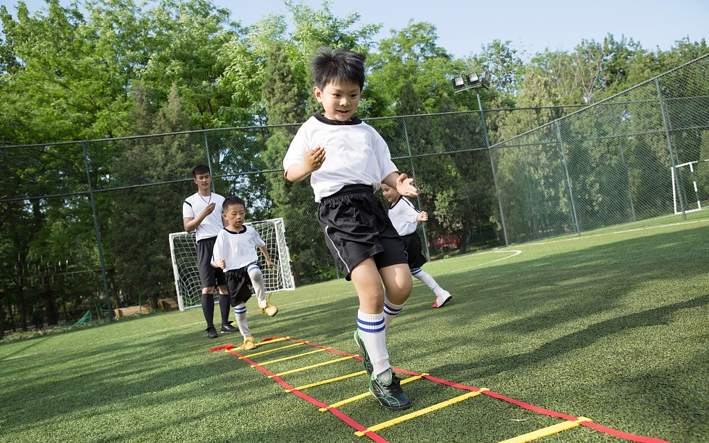 「深圳王之者足球」用“世界杯比赛”奖励认真训练的孩子