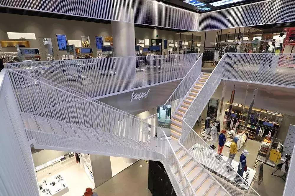 媒体+零售线上线下一体的Yoho集合店，年轻潮人们的集合地！