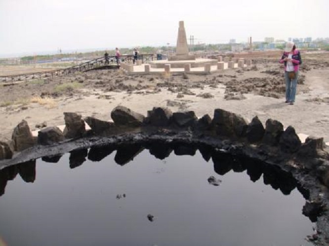 海洋石油多还是陆地石油多,海底石油跟沙漠石油哪个多