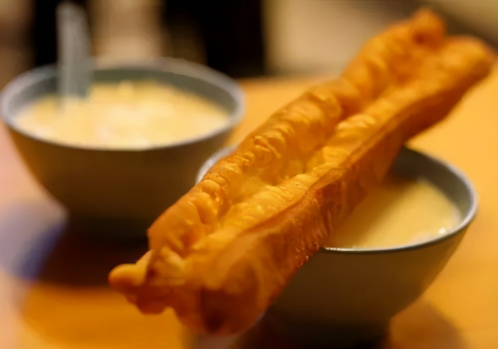 95后小伙创业开早餐店,开早餐店亏本与盈利的几率