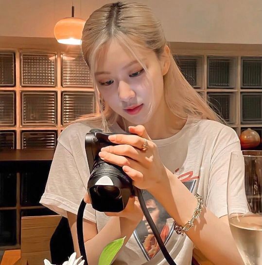 rose朴彩英头像壁纸,rose澳洲野玫瑰动态壁纸