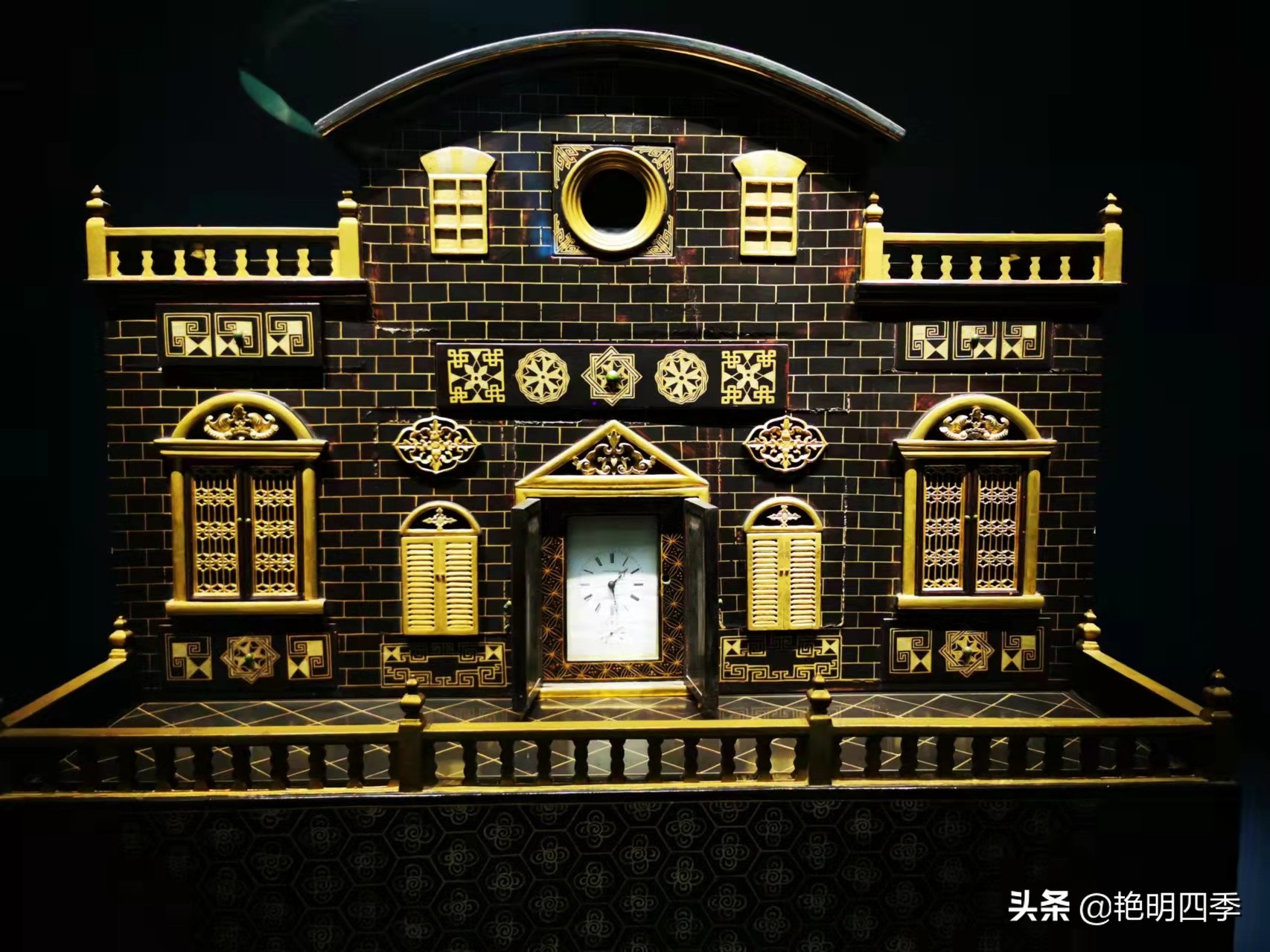 参观故宫的钟表图,展示一下故宫的各种钟表