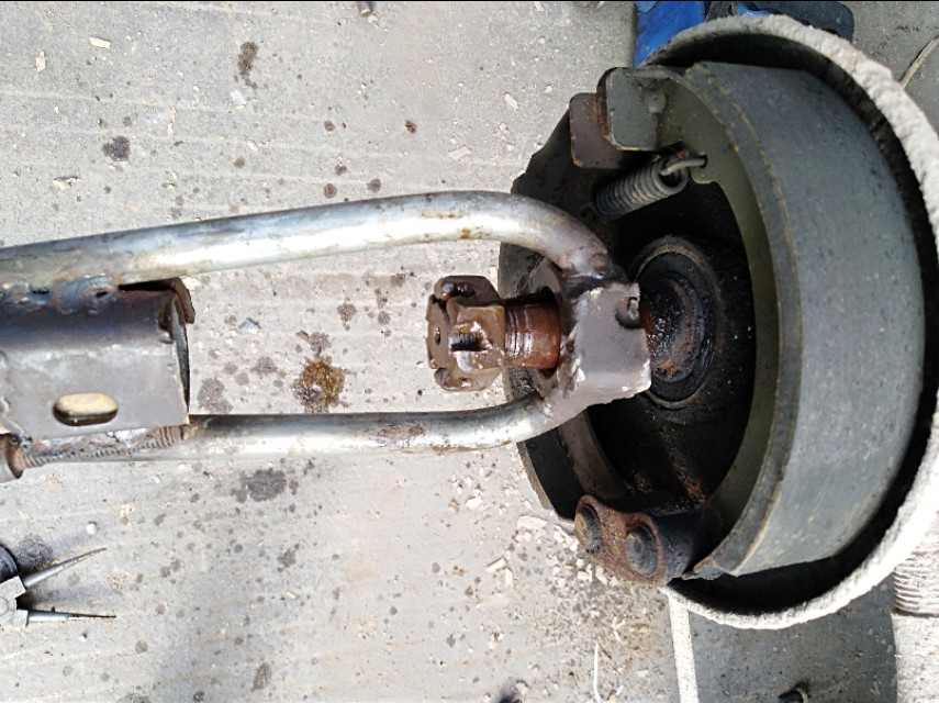 三轮车维修直播间,三轮车平路加油跑不快怎么修理