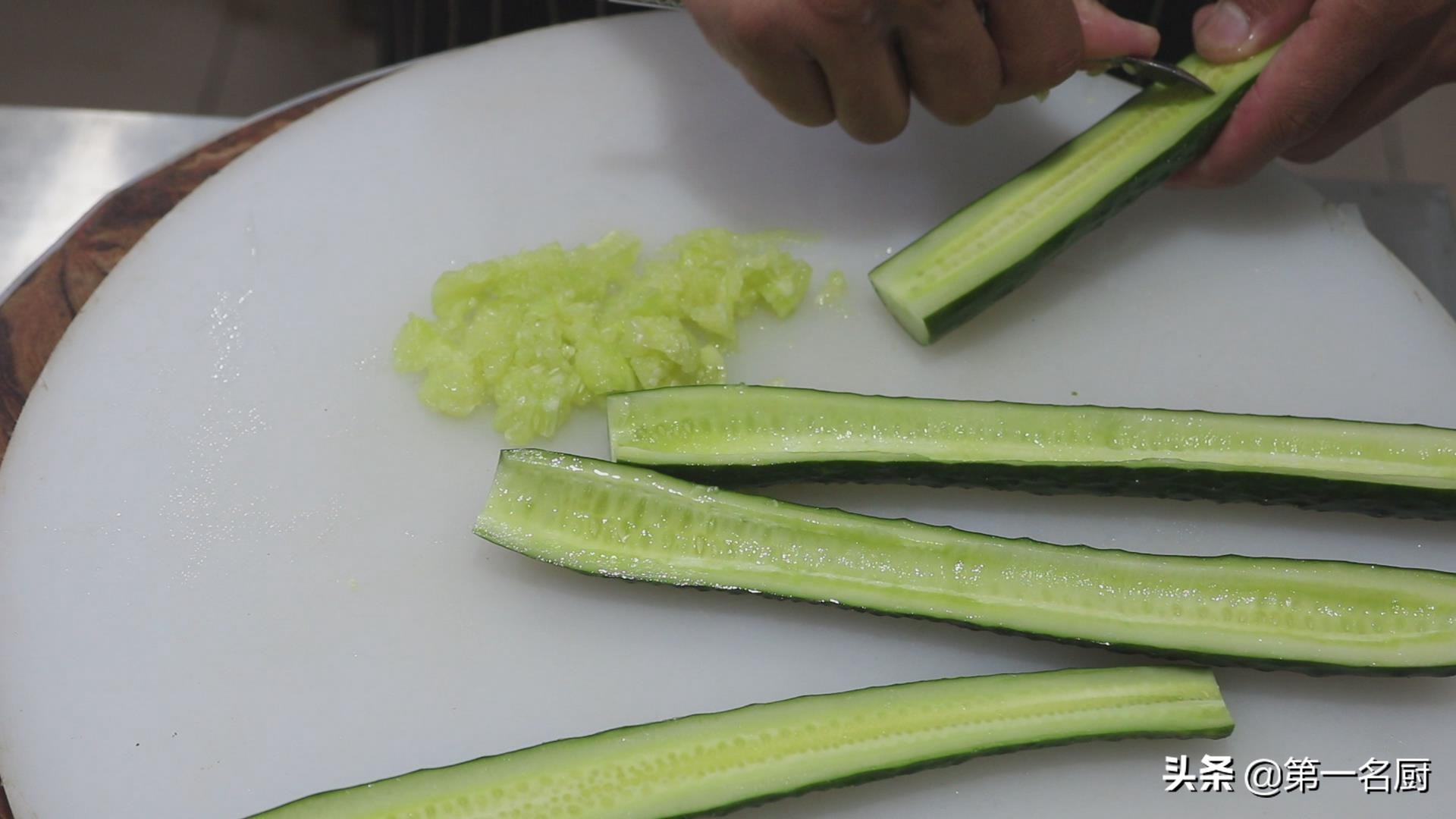 酥脆爽口的拌黄瓜这样做才够味,黄瓜怎样拌最好吃又快又简单