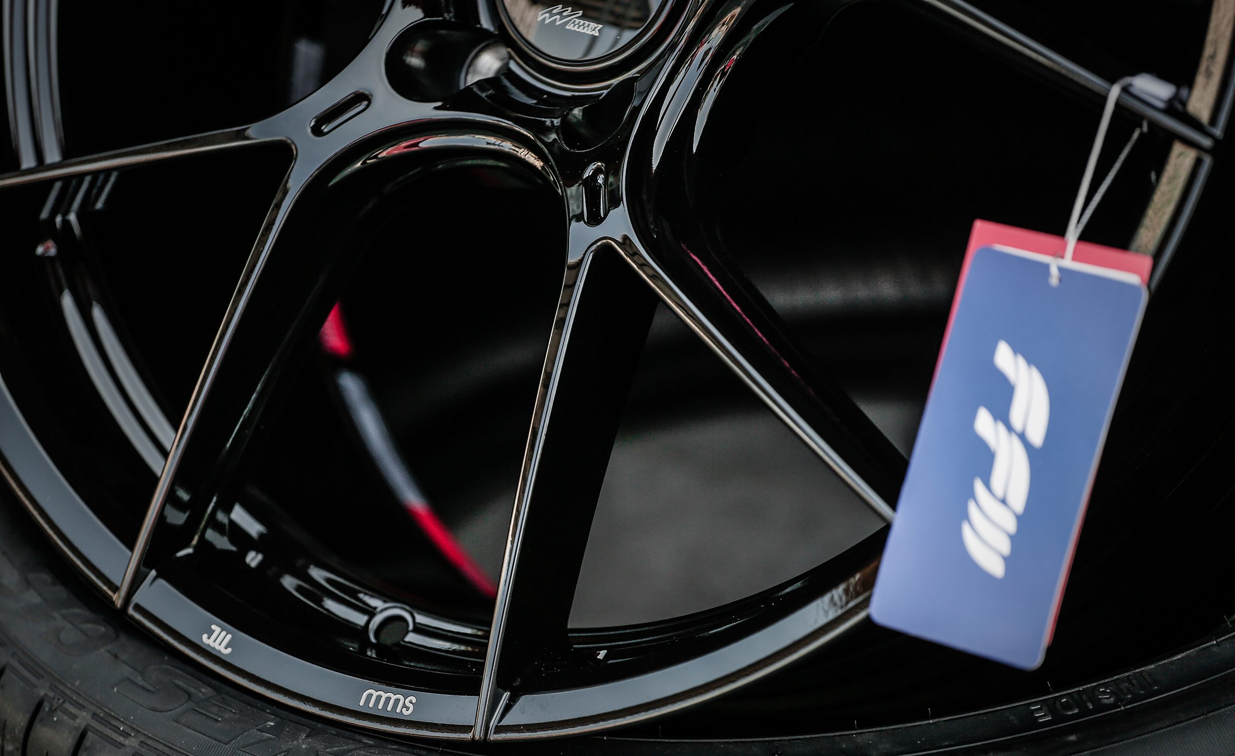 阿特兹19寸轮毂容易坏吗,阿特兹19寸轮毂可以换235的胎吗