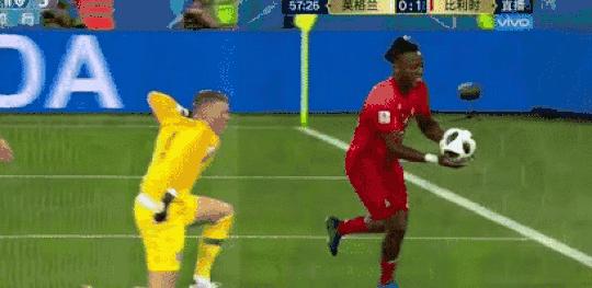 足球场上搞笑瞬间女裁判,足球场上的搞笑瞬间图片