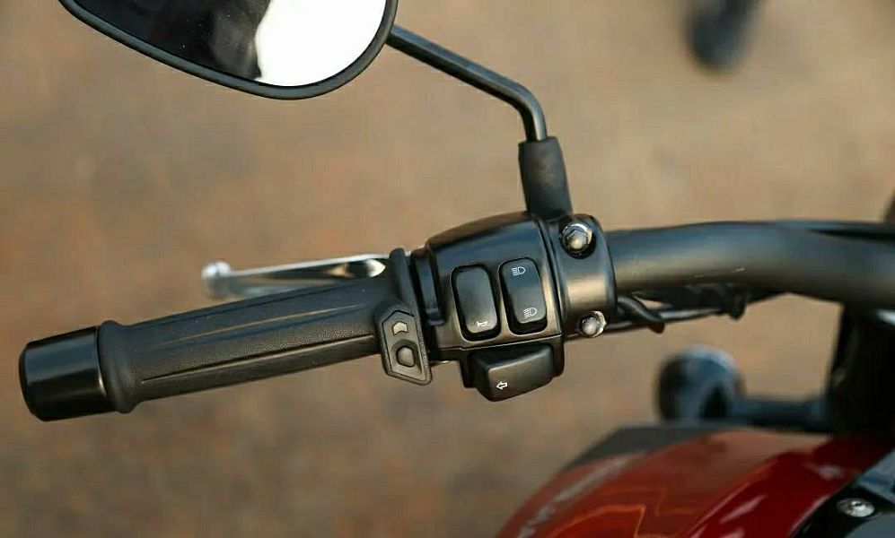 龙嘉V霸650发布:辐条、日清、KYB、无钥、座椅手把加热