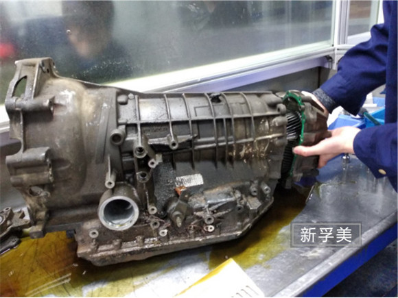 奥迪q3变速箱渗油维修多少钱,奥迪a4l起步变速箱打滑