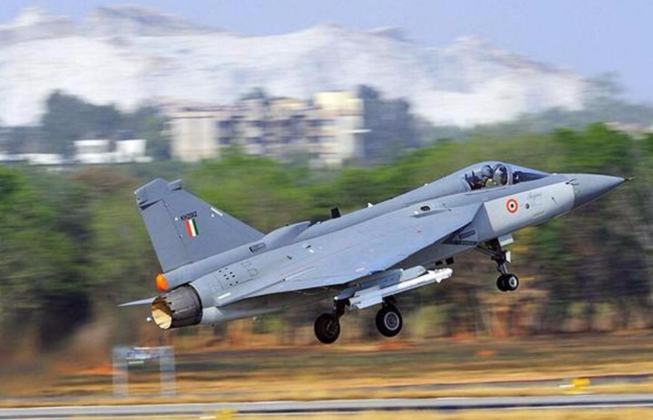 印度光辉战机改进版,印度光辉战斗机比歼10先进吗