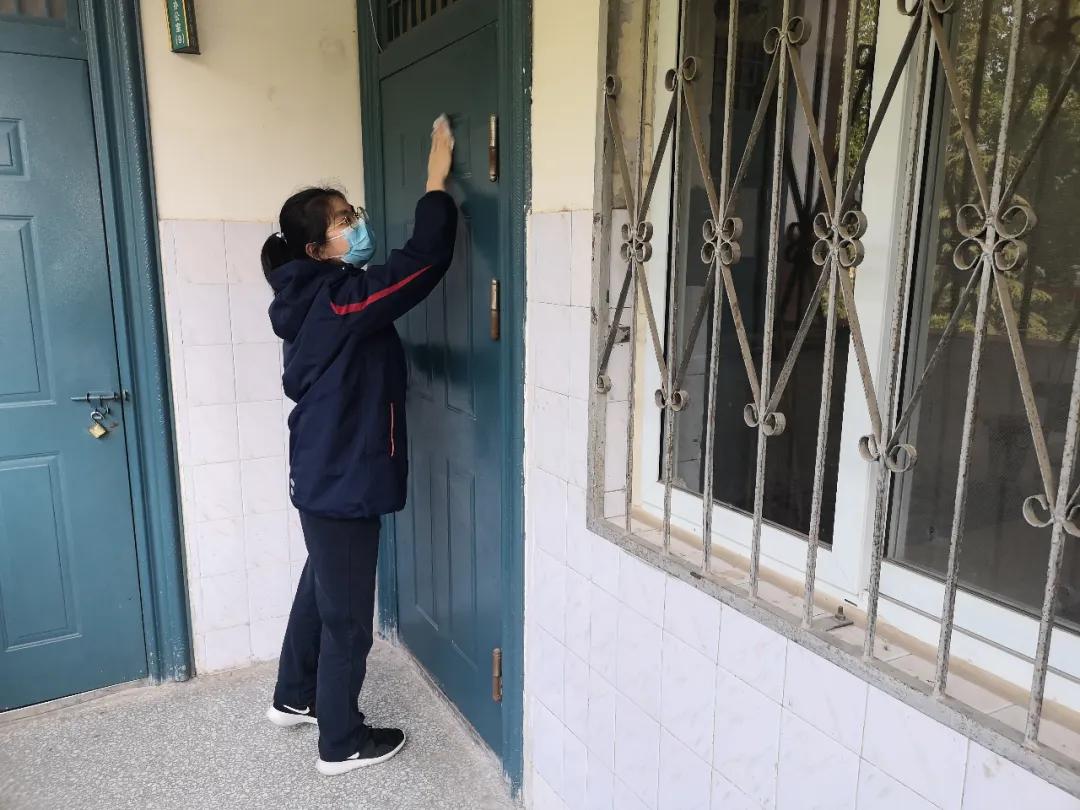 各学校开学第一天的报到情况,开学第一天的视频幼儿