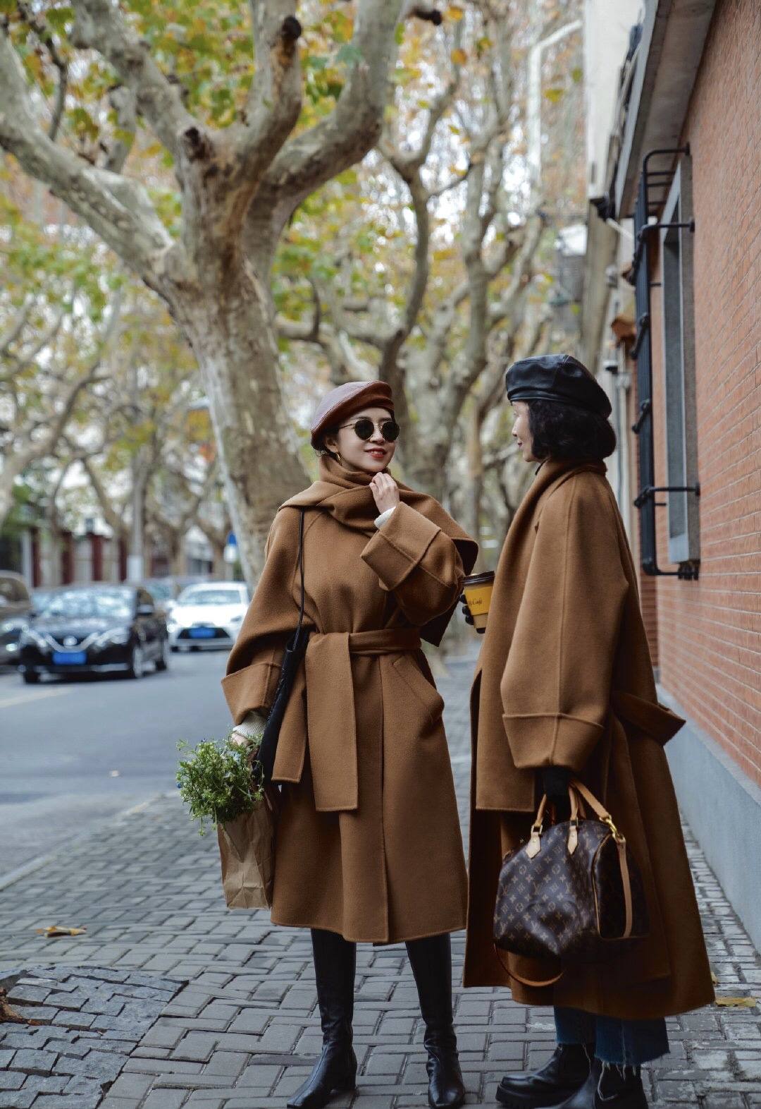 三木母女羊绒大衣穿搭,三木母女雾霾蓝大衣搭配裤子