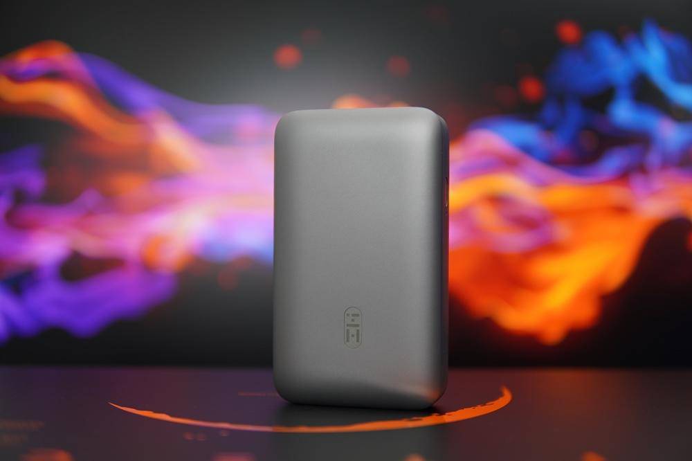 这个移动电源有点“奇葩”，可以给笔记本充电，还能投屏