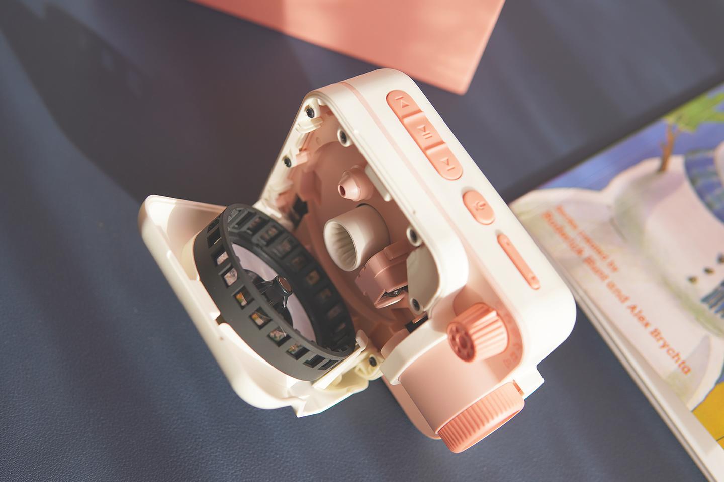 带娃好帮手,能投影能互动的趣学伴儿童故事放映机