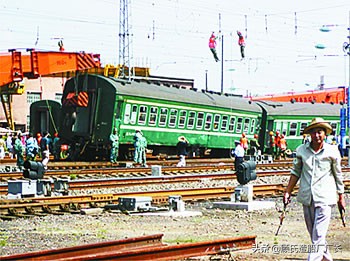 客车进站罐车冲来，记02年2257次旅客列车沈阳站7.17冲突重大事故