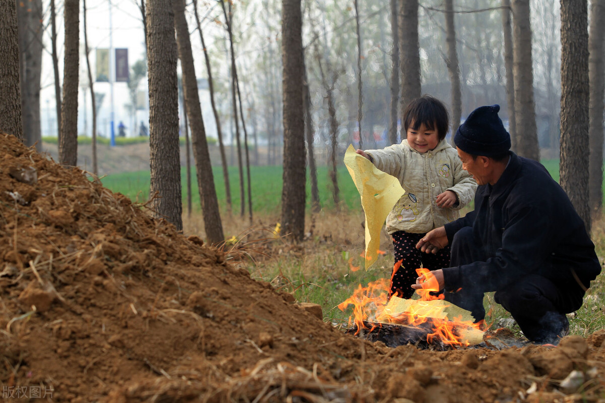 有坟无头子孙穷是什么意思,坟无头子孙穷