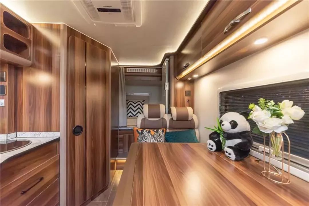 新款依维柯欧胜ad02后拓展房车,手动挡依维柯欧胜拓展房车大全