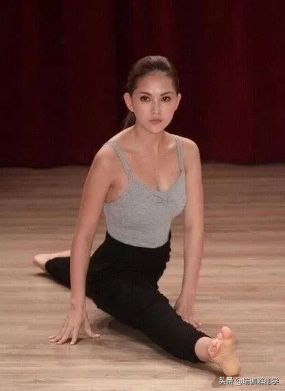 天王嫂昆凌好身材,昆凌晒自拍生活照