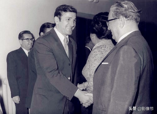 《瓦尔特保卫萨拉热窝》导演拒绝救援，最终死于萨拉热窝围困