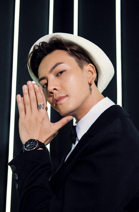 央视春晚刘德华第一次唱什么,刘德华薇娅六亲不认步伐原版