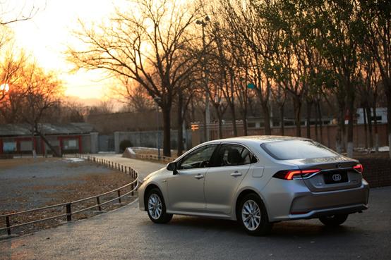 丰田卡罗拉双擎旗舰版试驾,真香定律广汽丰田tnga驾趣体验营