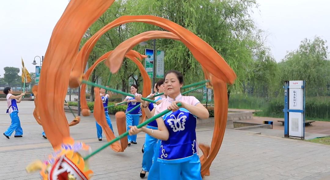 段龙表演,段龙舞龙