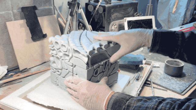 他肢解卡通人物，不但没毁童年，还倍受追捧