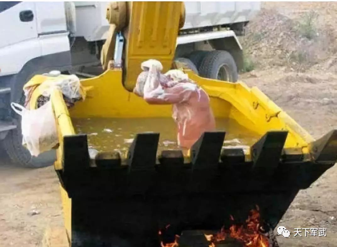 趣图丨我在路上走的好好的为什么会突然“翻车”？