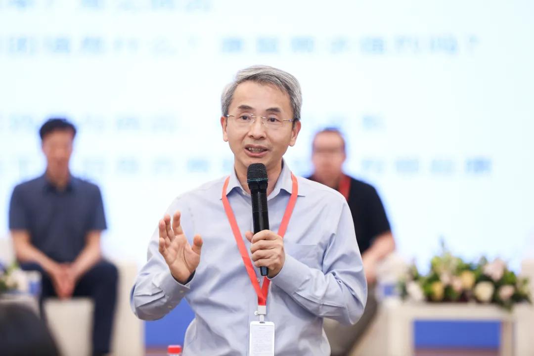 圆桌论坛：单侧聋和不对称性听力损失的干预