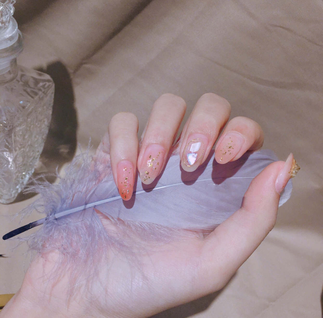 美甲夏日显白气质清冷,夏日仙气美甲适合指甲往里面长的