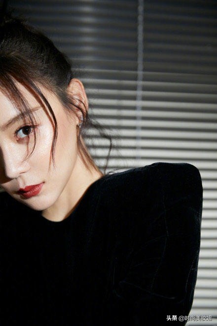 袁姗姗丝绒,袁姗姗一袭黑色丝绒连衣裙