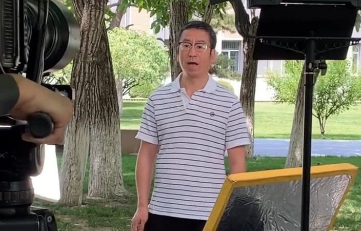 白岩松儿子的图片,白岩松的儿子白岩松简介