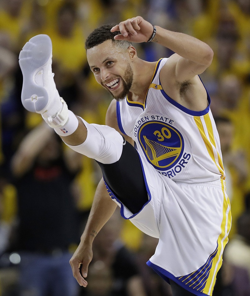 篮球搞笑模仿帝库里防守,模仿帝模仿库里庆祝动作