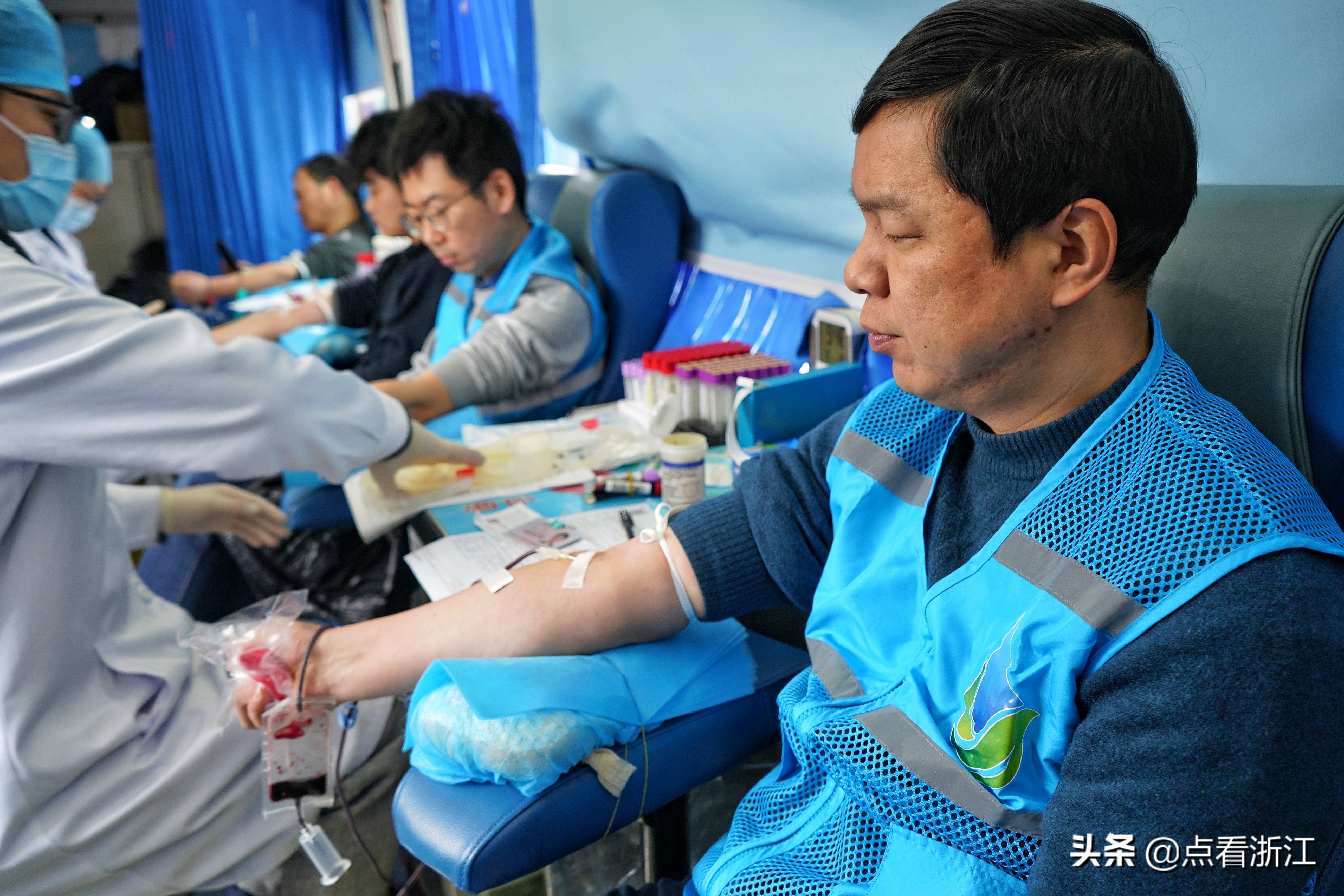 学雷锋日医护人员献血,学雷锋日无偿献血朋友圈