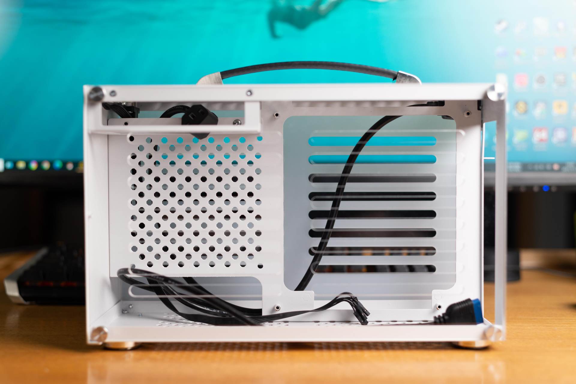 超频三蜂鸟i100pro散热改造,超频三蜂鸟2代itx机箱