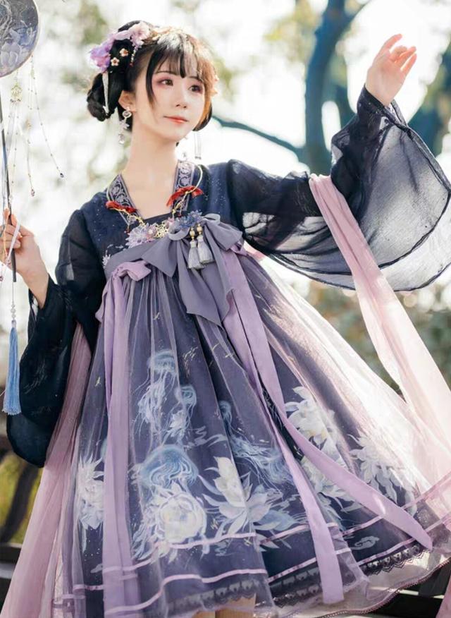 “中、日、韩”三种洛丽塔各不同，韩系很甜，但中华风最惊艳