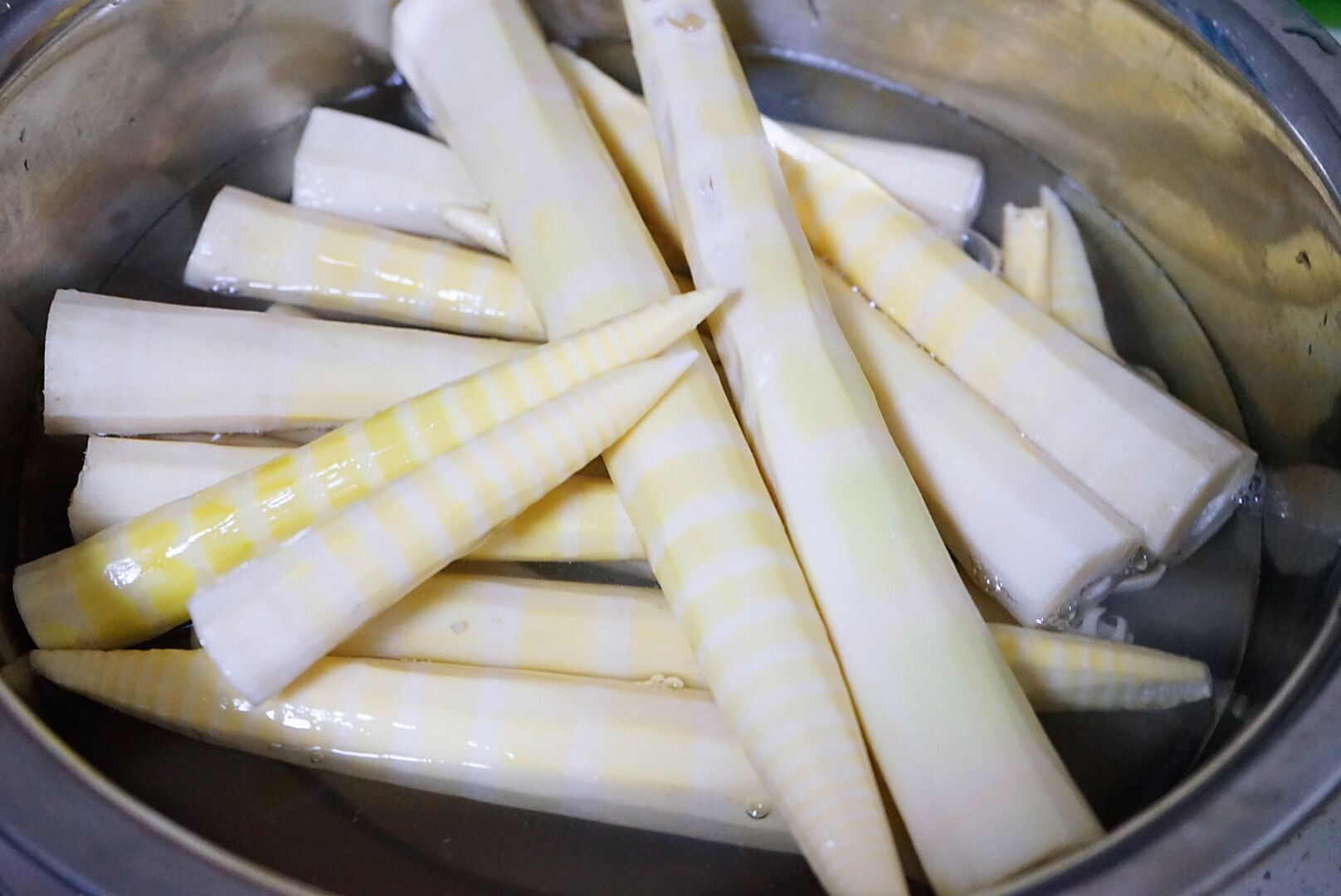 鲜肉包怎么做好吃不腻,我和家人爱吃的美食