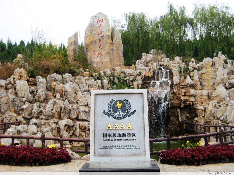 地下河奇观,山东地下大峡谷暗河漂流