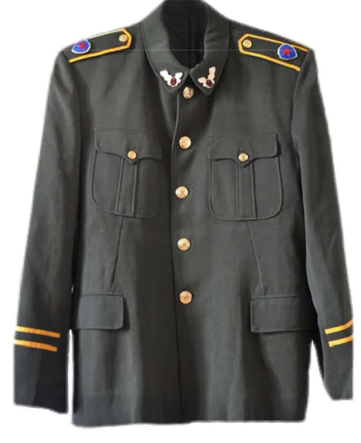 70年代穿白色警服的警察一身正气,监狱警察警服变迁史