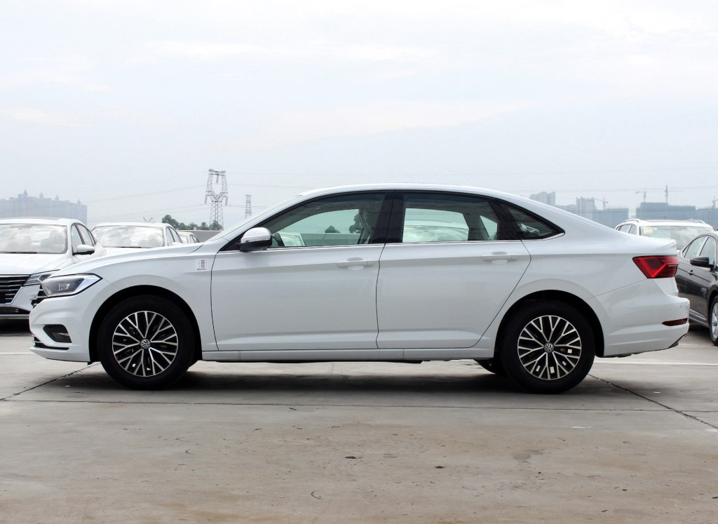 这台“小*萨特帕**”，次低配车型1.2T+5挡手动，13.89万值得买吗？