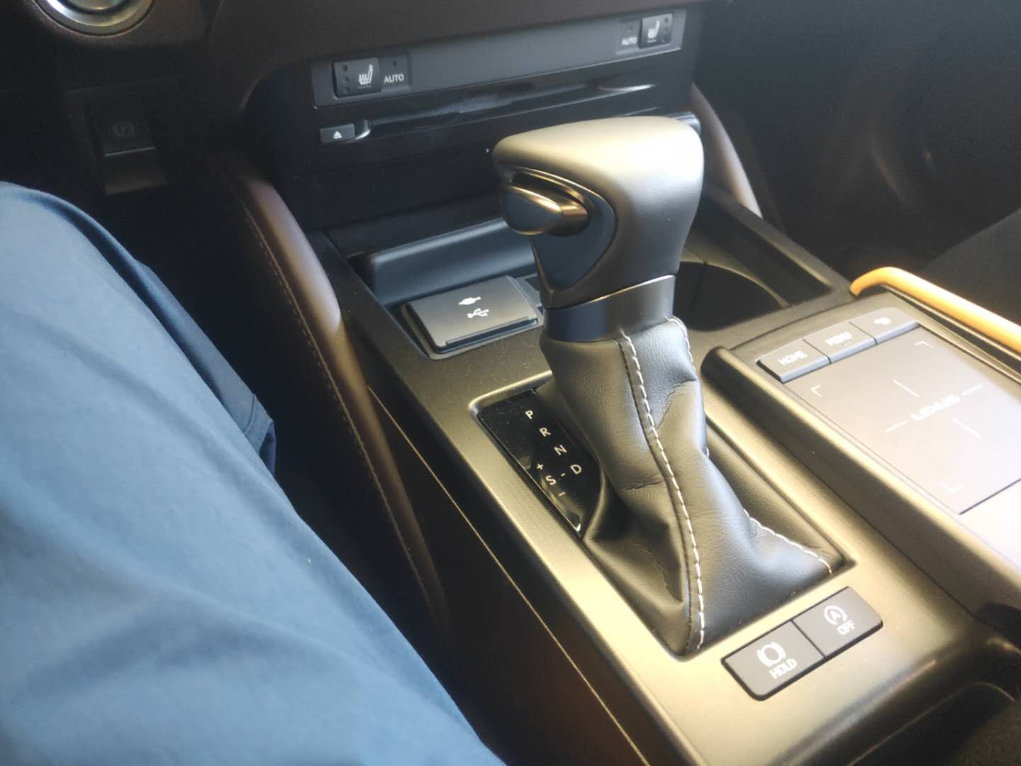 这才是豪车该有的样子,雷克萨斯es200可以做滴滴豪华车吗