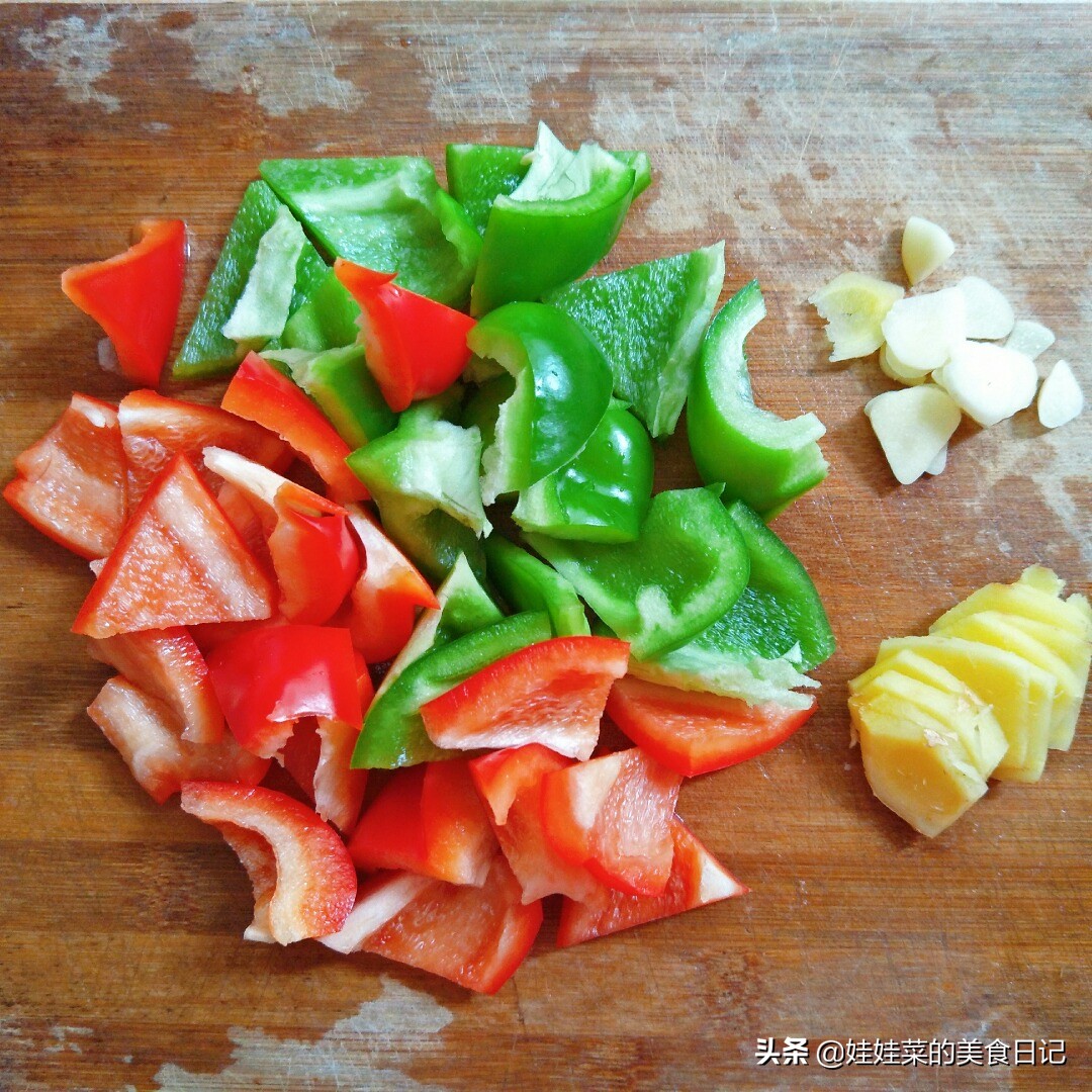 红烧鱼块放淀粉粘锅吗,红烧鱼块怎么做的软烂不油腻