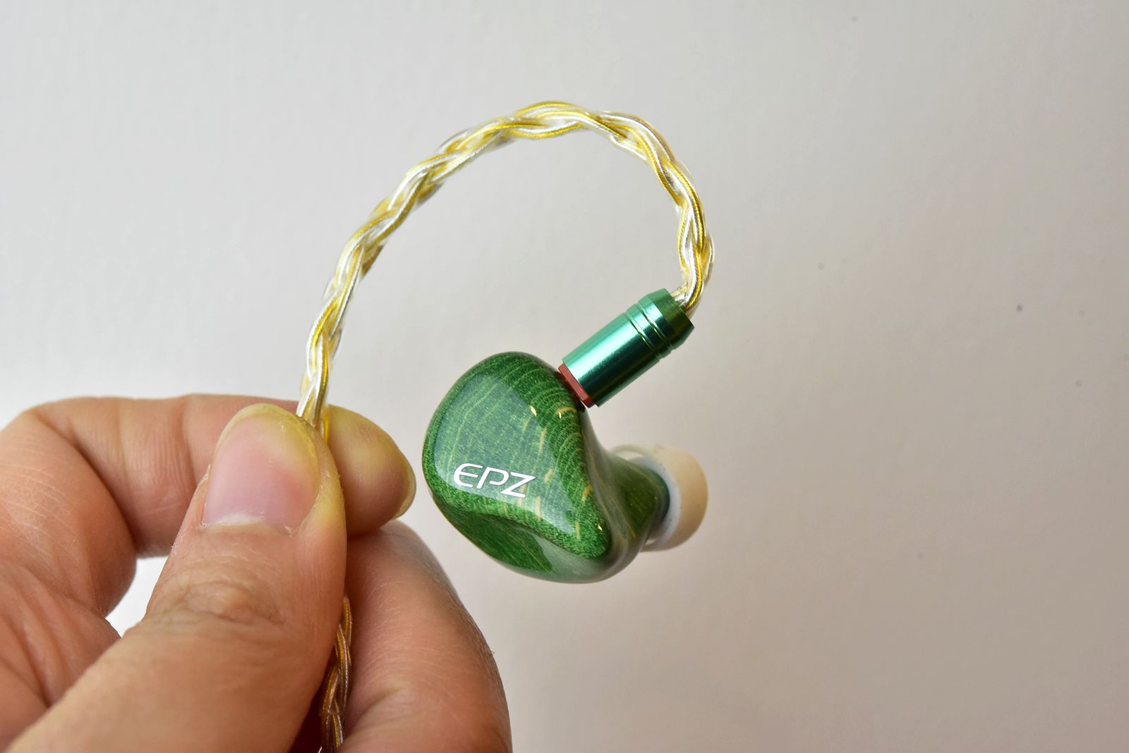 见识见识国产耳机诚意，5动铁声扬顶着堆料骂名平衡行业旗舰高价